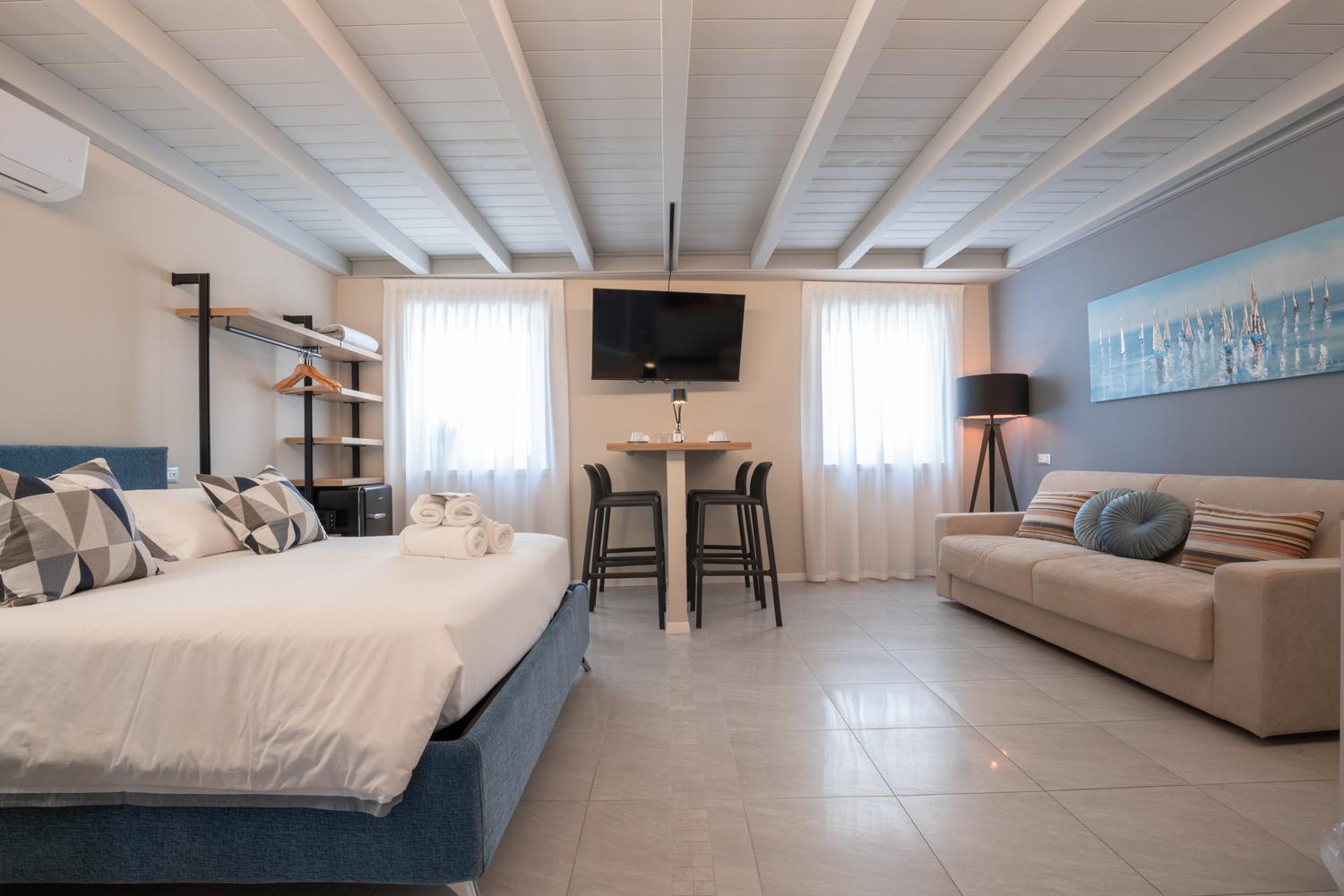 Es Rooms And Apartments Torbole Sul Garda Exterior photo